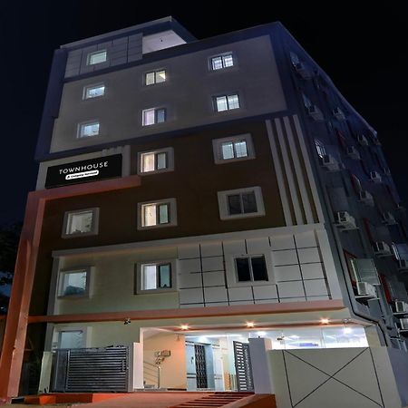 Super Townhouse Nanak Ram Guda Near Waverock Sez ハイデラバード エクステリア 写真
