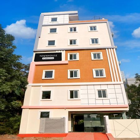 Super Townhouse Nanak Ram Guda Near Waverock Sez ハイデラバード エクステリア 写真
