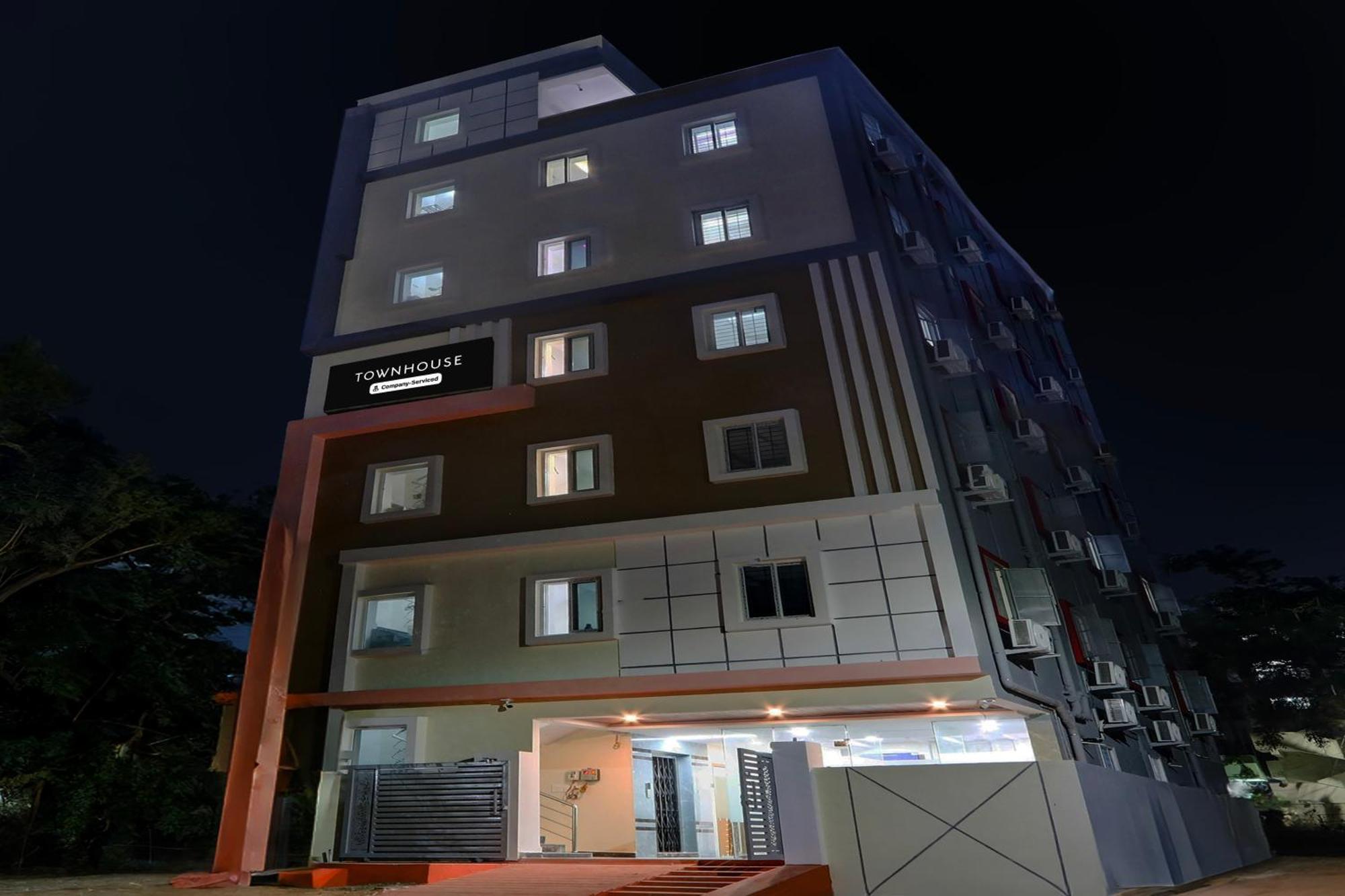Super Townhouse Nanak Ram Guda Near Waverock Sez ハイデラバード エクステリア 写真