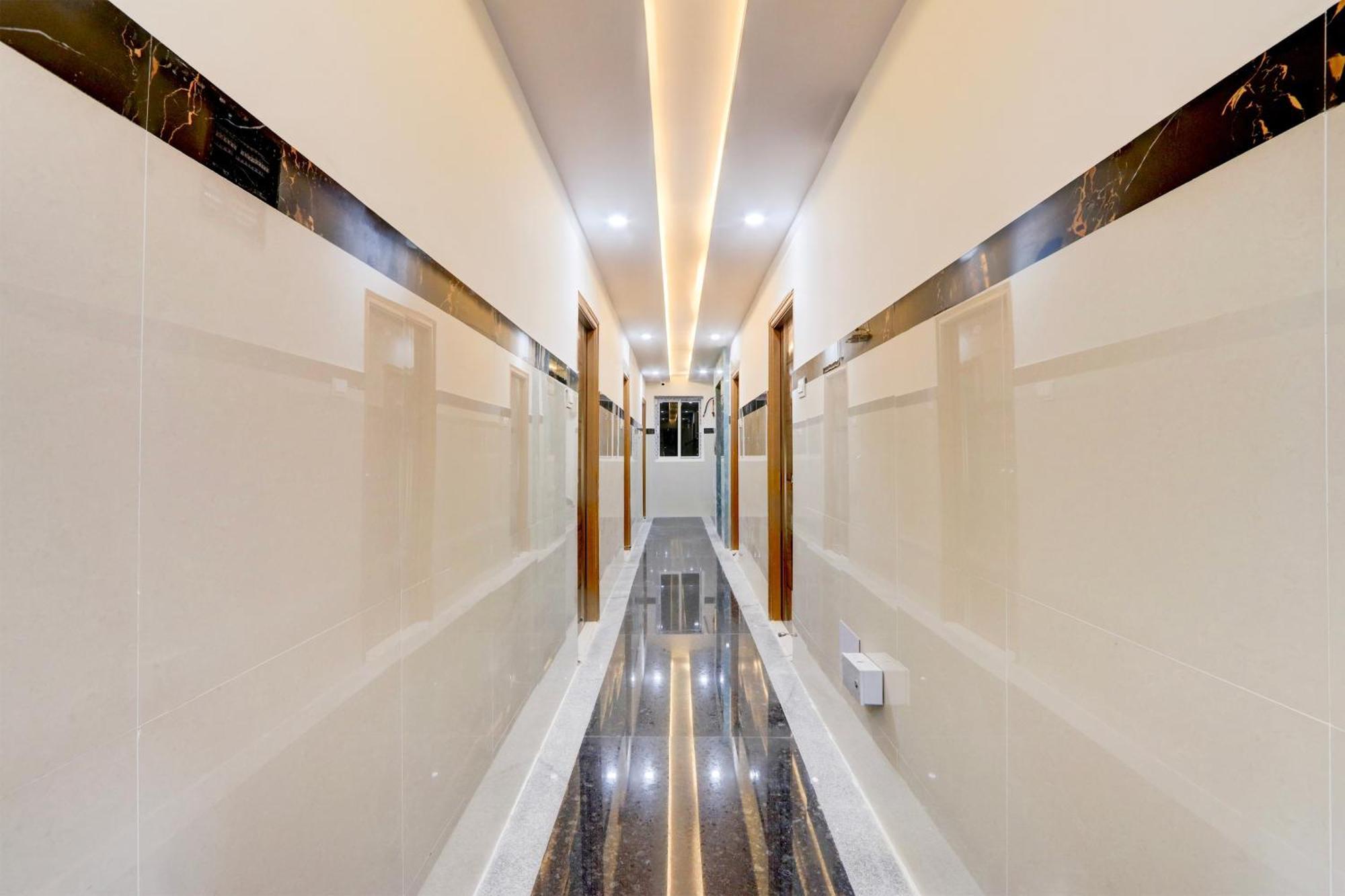 Super Townhouse Nanak Ram Guda Near Waverock Sez ハイデラバード エクステリア 写真