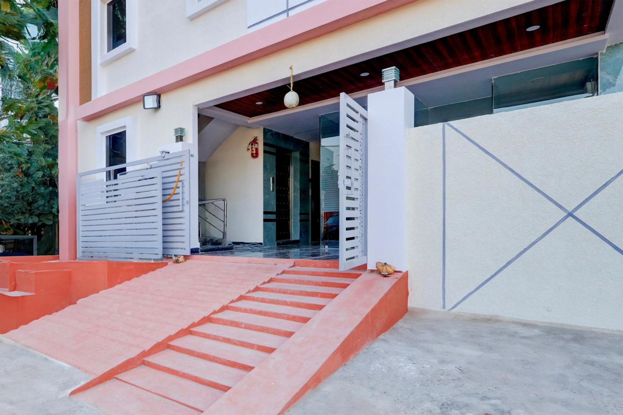 Super Townhouse Nanak Ram Guda Near Waverock Sez ハイデラバード エクステリア 写真