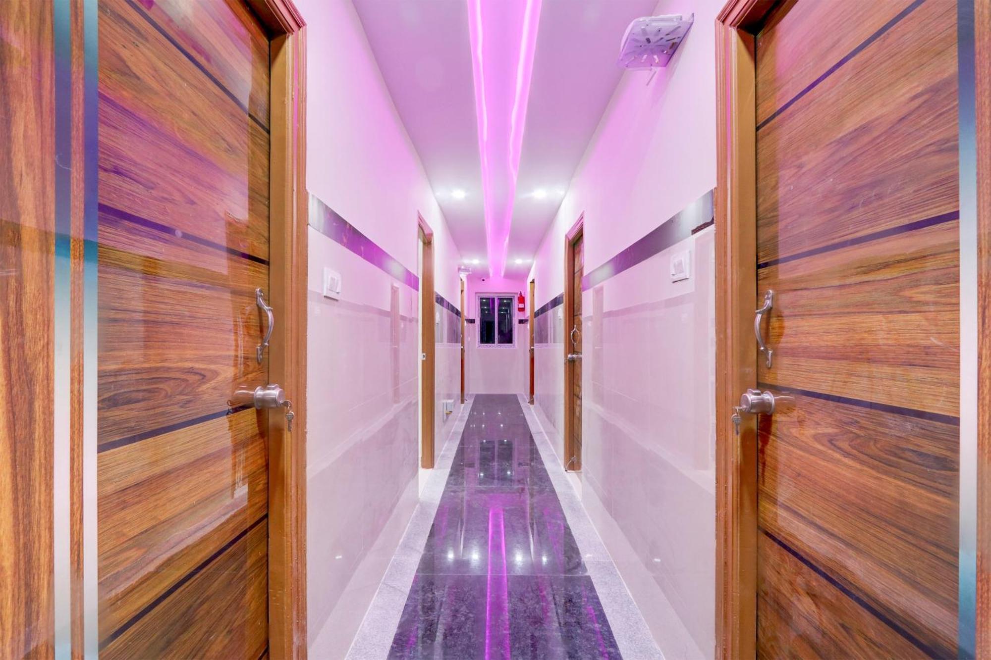Super Townhouse Nanak Ram Guda Near Waverock Sez ハイデラバード エクステリア 写真